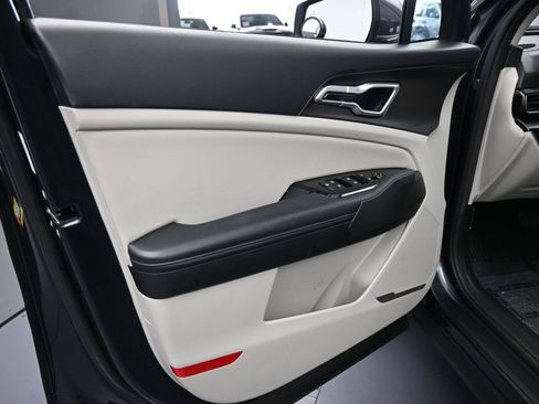 Used 2023 Kia Sportage EX image 16