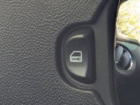 Used 2008 Chevrolet HHR SS FWD image 15