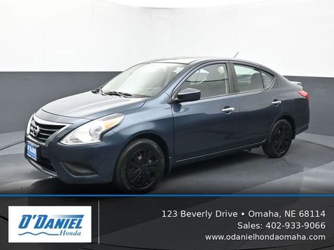 Used 2015 Nissan Versa SV FWD image 1