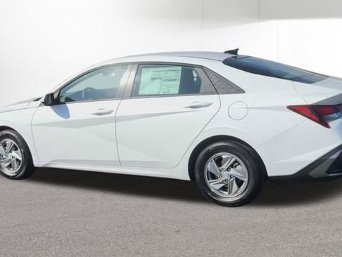 New 2026 Hyundai Elantra SE FWD image 6