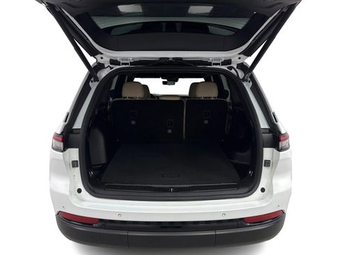 Used 2023 Jeep Grand Cherokee Limited w/ Luxury Tech Group II image 11