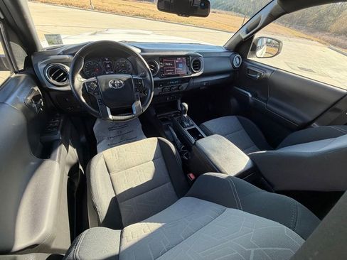 Used 2023 Toyota Tacoma TRD Sport image 11