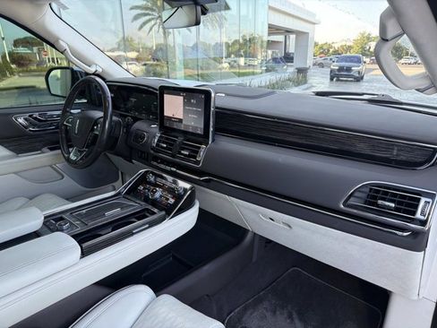 Used 2020 Lincoln Navigator Black Label w/ Cargo Convenience Package AWD/4WD image 21