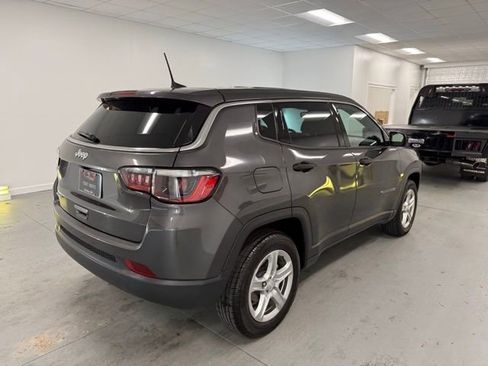 Used 2024 Jeep Compass Sport image 6