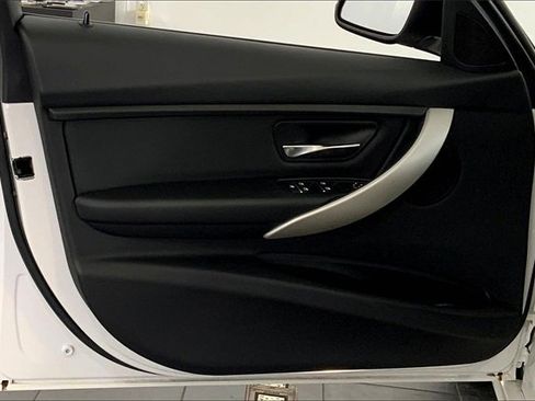 Used 2017 BMW 320i Sedan image 22
