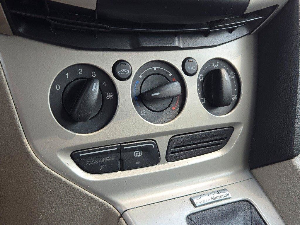 Used 2012 Ford Focus SE FWD image 20