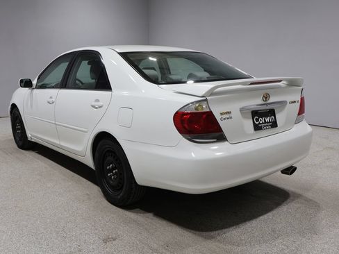 Used 2005 Toyota Camry LE FWD image 9