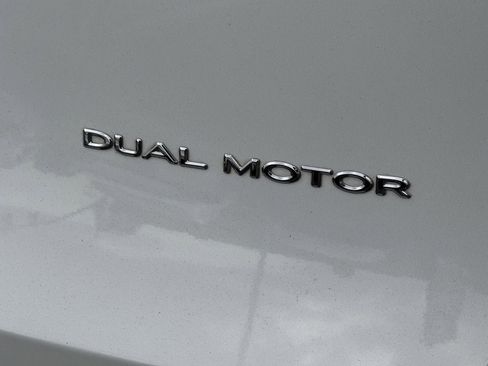 Used 2022 Tesla Model Y Long Range AWD/4WD image 16