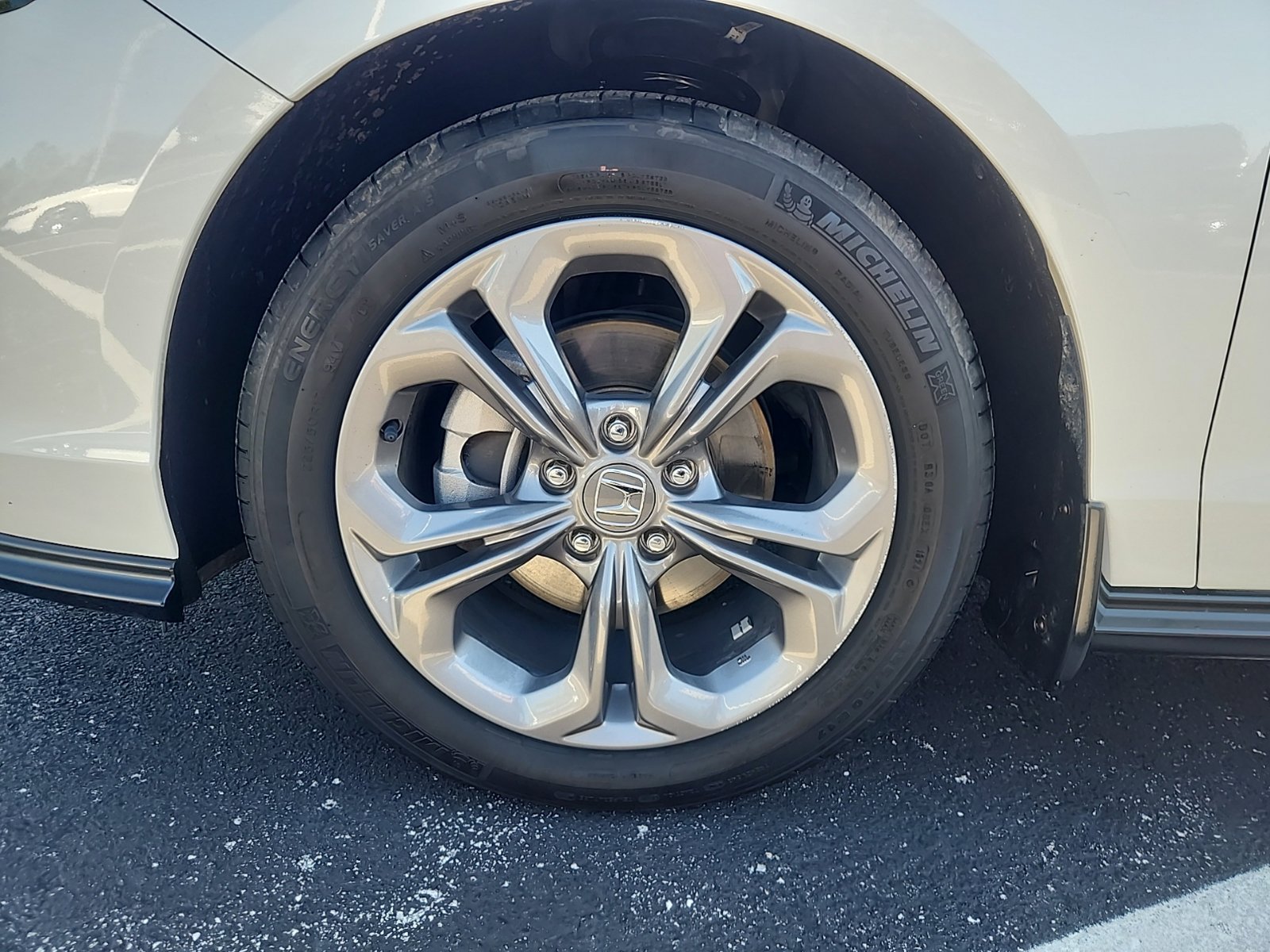 Used 2024 Honda Accord EX image 11