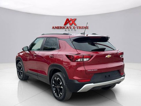 Used 2021 Chevrolet TrailBlazer LT w/ Premium Seating Package FWD image 4