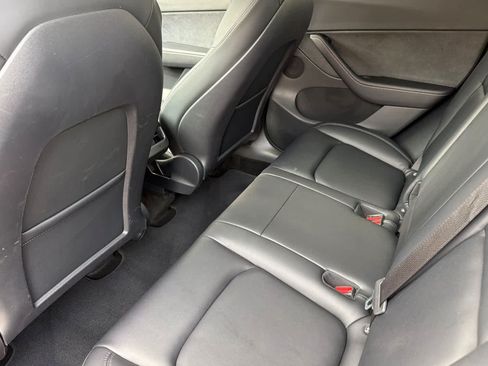 Used 2022 Tesla Model Y Performance AWD/4WD image 4
