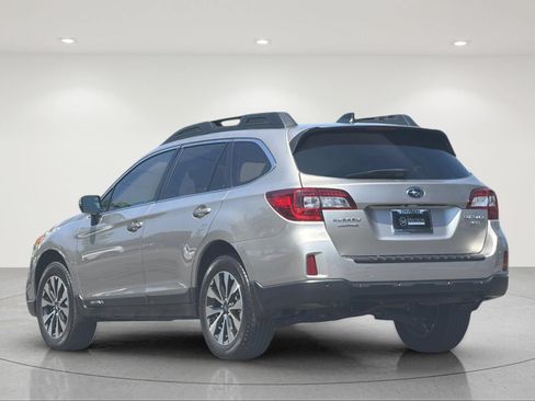 Used 2017 Subaru Outback 3.6R Limited AWD/4WD image 3