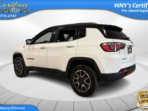 Used 2025 Jeep Compass Trailhawk AWD/4WD image 8