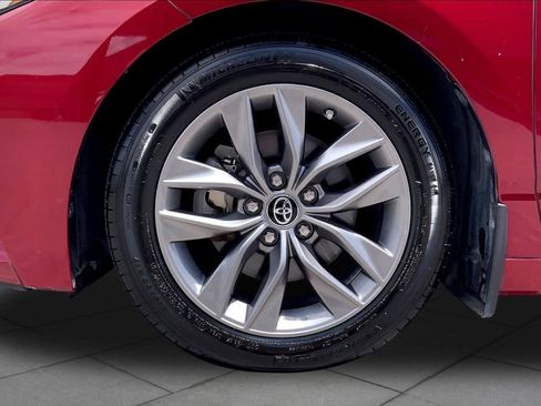 Used 2019 Toyota Avalon XLE w/ Moonroof Package FWD image 11