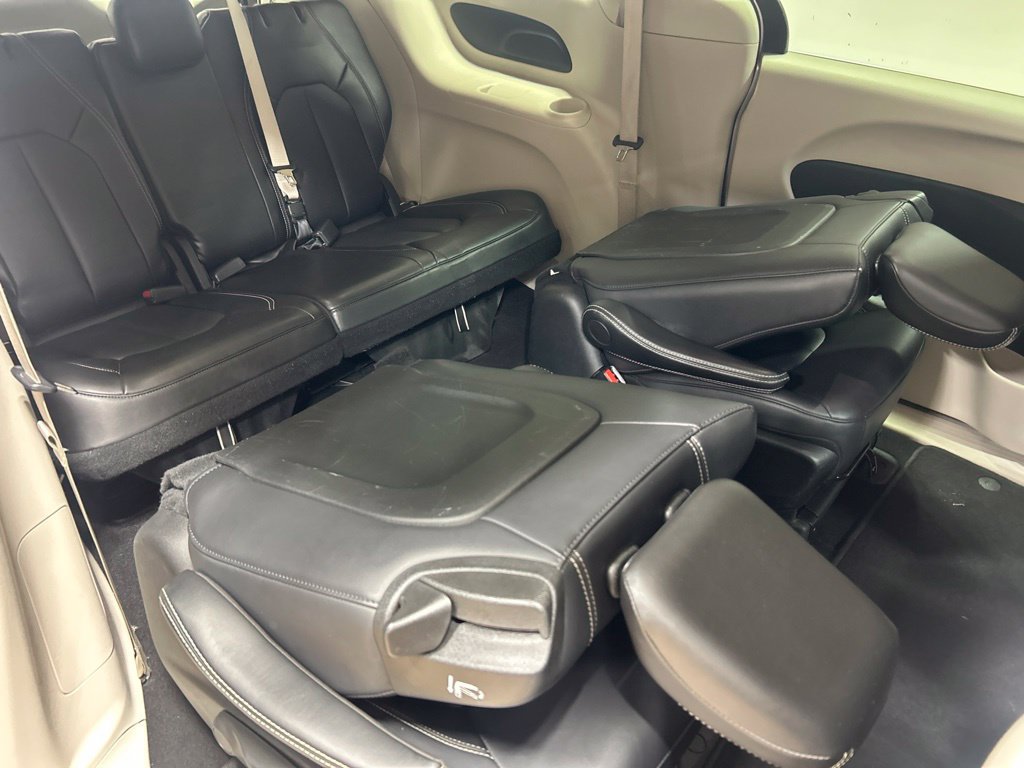 Used 2024 Chrysler Pacifica Limited FWD image 43