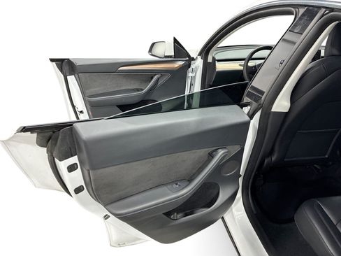 Certified 2023 Tesla Model Y Long Range AWD/4WD image 10