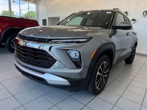 Used 2025 Chevrolet TrailBlazer LT AWD/4WD image 34