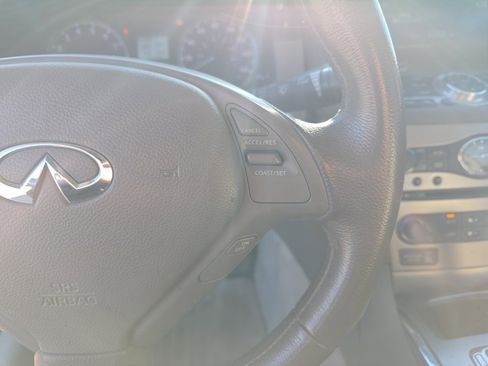 Used 2010 INFINITI G37 x w/ Premium Pkg image 16