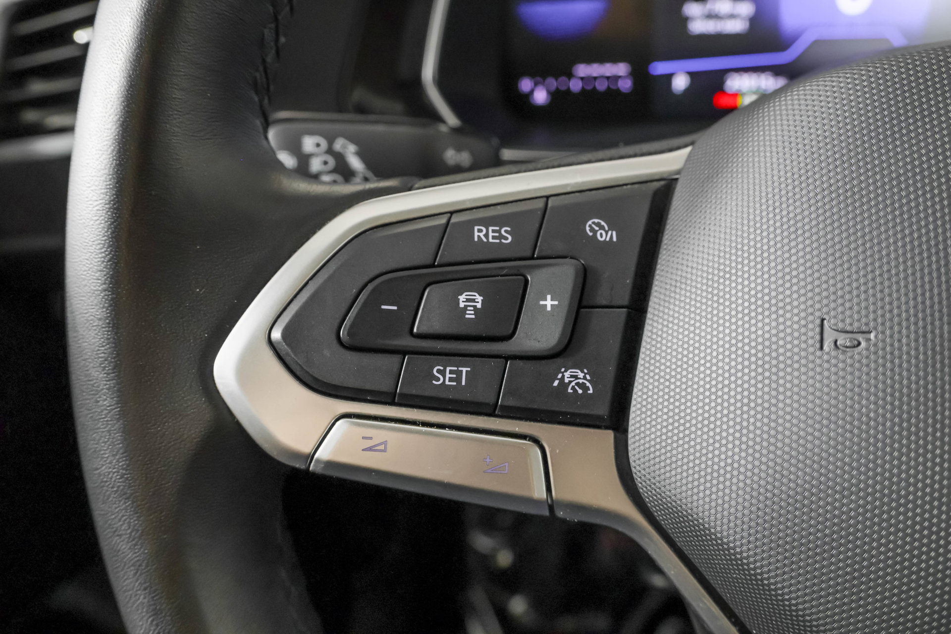 Used 2024 Volkswagen Jetta SE w/ Panoramic Sunroof Package FWD image 28