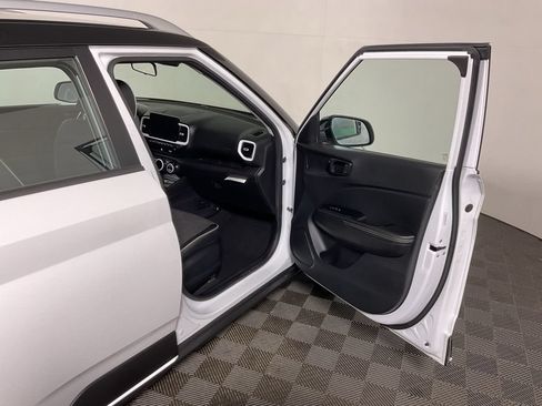 Used 2023 Hyundai Venue Limited w/ Cargo Package FWD image 36