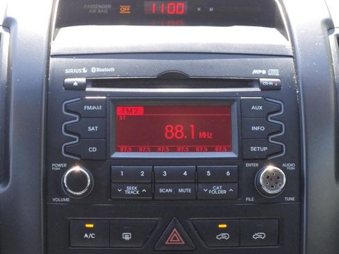 Used 2011 Kia Sorento LX w/ Convenience Pkg image 35