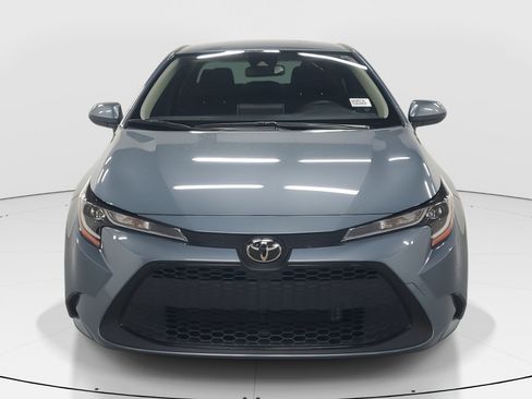 Used 2021 Toyota Corolla LE image 3