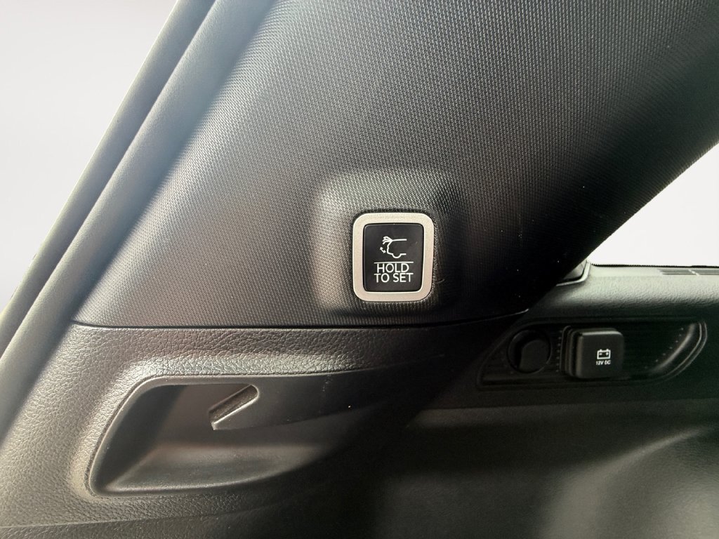 Used 2023 Jeep Grand Cherokee Altitude AWD/4WD image 6