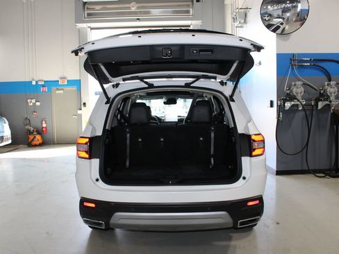 Used 2025 Honda Pilot Touring image 29