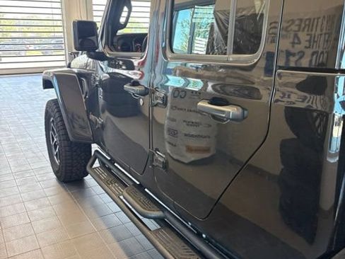 Used 2025 Jeep Gladiator Rubicon AWD/4WD image 6