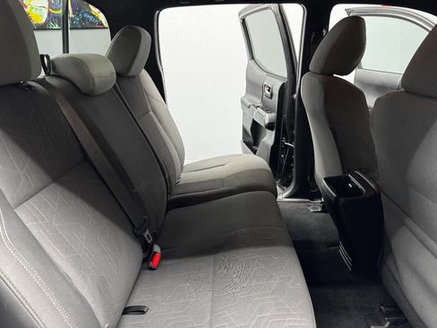 Used 2018 Toyota Tacoma TRD Sport AWD/4WD image 45