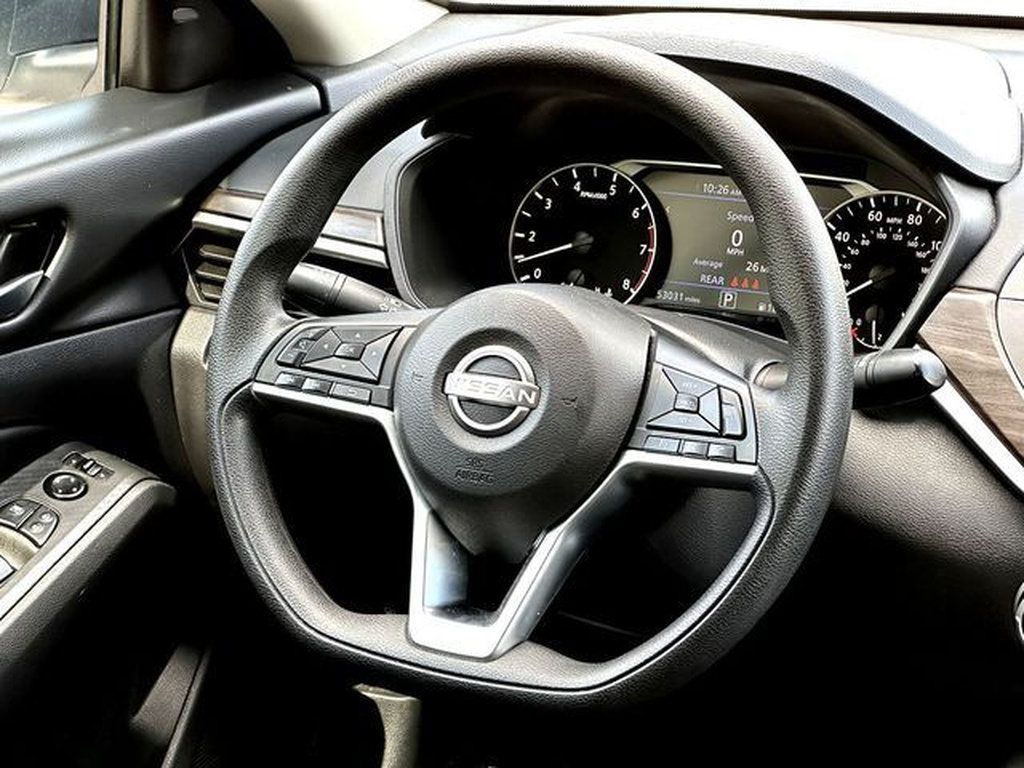 Used 2025 Nissan Altima 2.5 SV FWD image 29