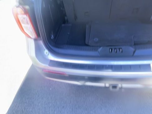 Used 2023 Ford Explorer XLT w/ Equipment Group 202A AWD/4WD image 19