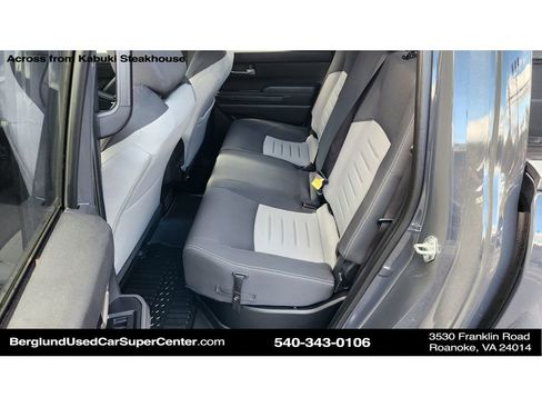 Used 2024 Toyota Tacoma TRD Sport image 15