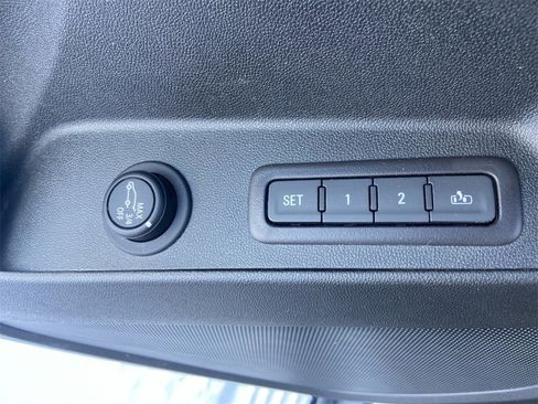 Used 2022 Chevrolet Equinox Premier image 16