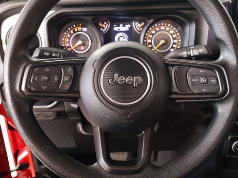 Used 2025 Jeep Gladiator Sport AWD/4WD image 3