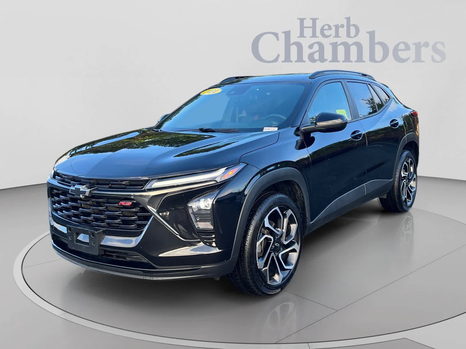 Used 2024 Chevrolet Trax RS w/ Sunroof Package FWD image 4