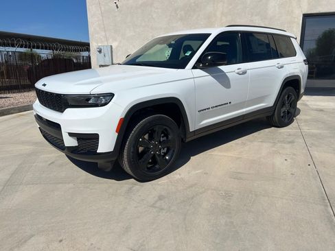 New 2025 Jeep Grand Cherokee L Laredo image 1