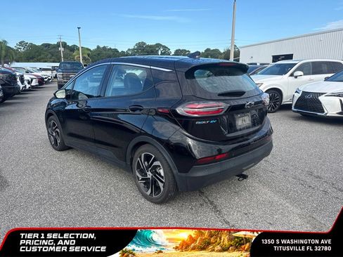 Used 2022 Chevrolet Bolt LT w/ Infotainment Package FWD image 3