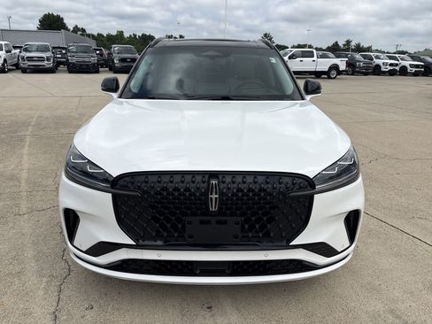 Used 2025 Lincoln Aviator Reserve w/ Equipment Group 201A AWD/4WD image 2