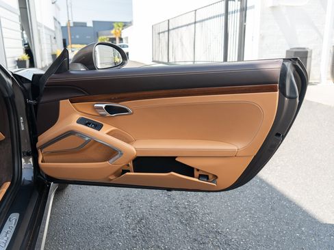 Used 2015 Porsche 911 Turbo S w/ High-end Infotainment Package AWD/4WD image 31