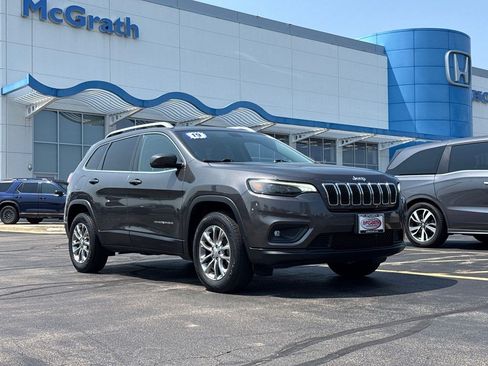 Used 2019 Jeep Cherokee Latitude Plus w/ Cold Weather Group AWD/4WD image 3