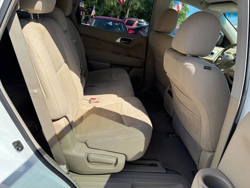 Used 2013 Nissan Pathfinder SV image 18
