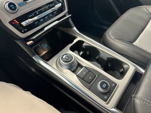 Used 2022 Ford Explorer XLT w/ Equipment Group 202A image 21