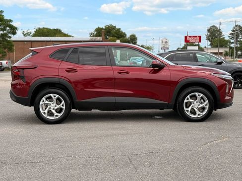 Used 2024 Chevrolet Trax LS w/ LS Convenience Package FWD image 10
