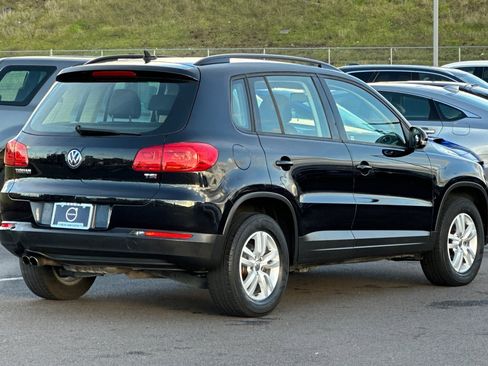 Used 2017 Volkswagen Tiguan S image 3