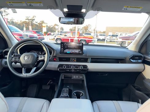Used 2025 Honda Pilot EX-L image 13