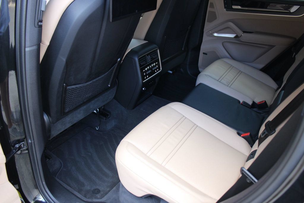 Used 2025 Porsche Cayenne Coupe AWD/4WD image 27