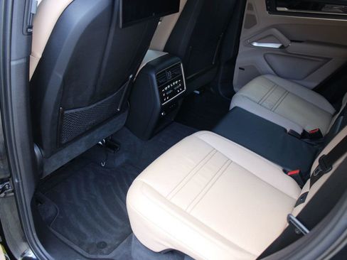 Used 2025 Porsche Cayenne Coupe AWD/4WD image 27