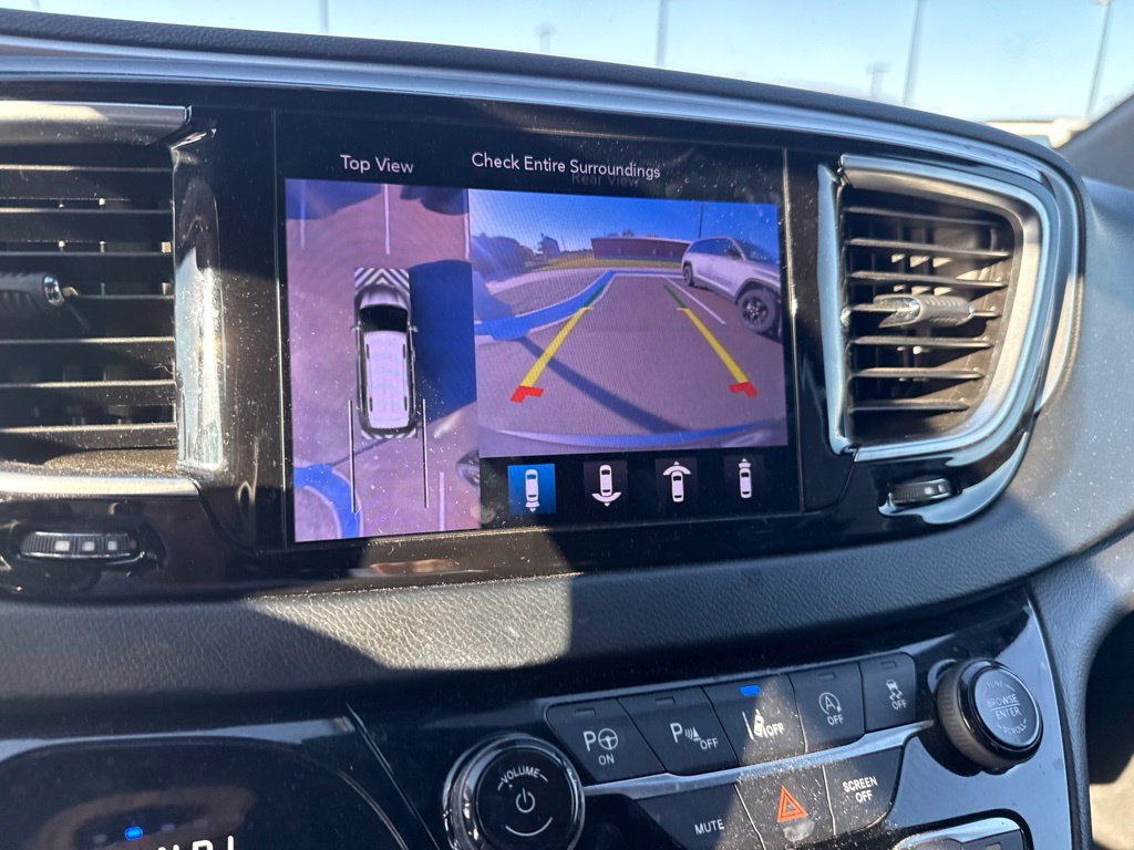 Used 2019 Chrysler Pacifica Touring-L Plus FWD image 15