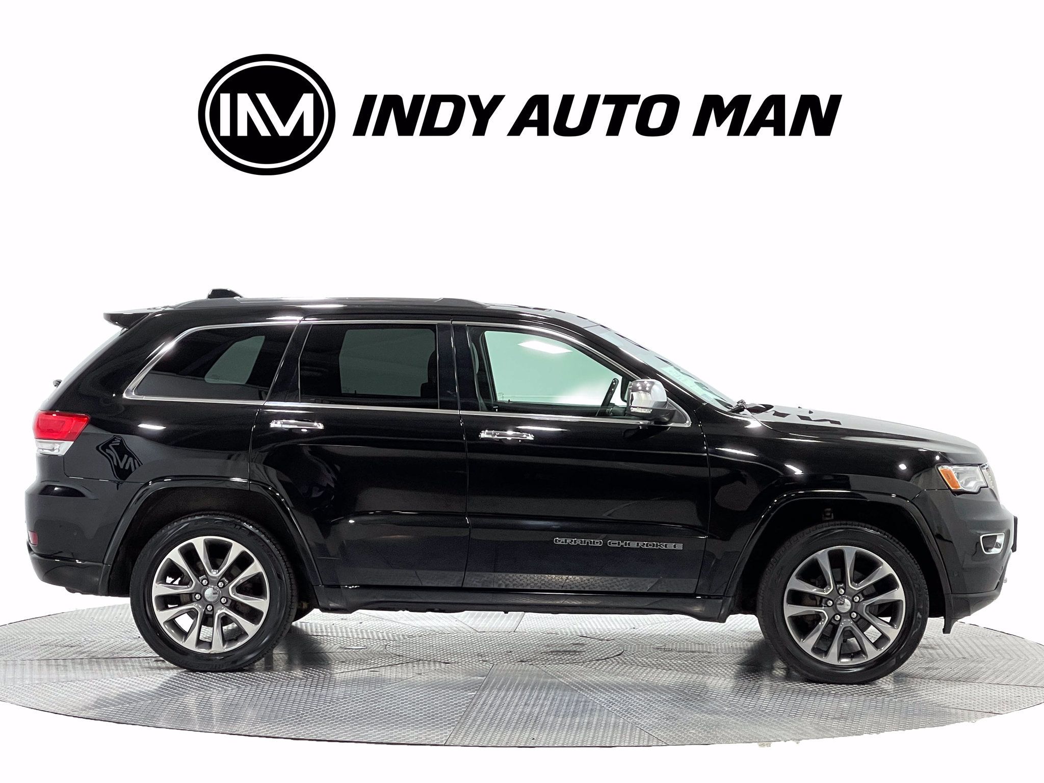 Used 2017 Jeep Grand Cherokee Overland w/ Jeep Active Safety Group AWD/4WD image 3
